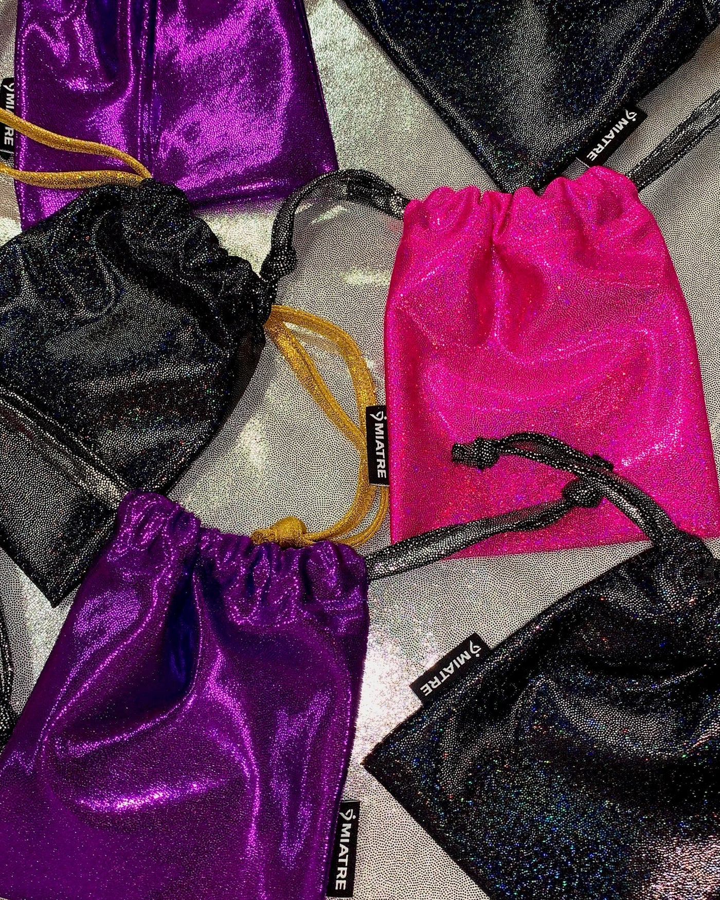 Glitterpussukka nyöreillä, 2 kokoa - Miatre - Pinkki - Pieni 12*14