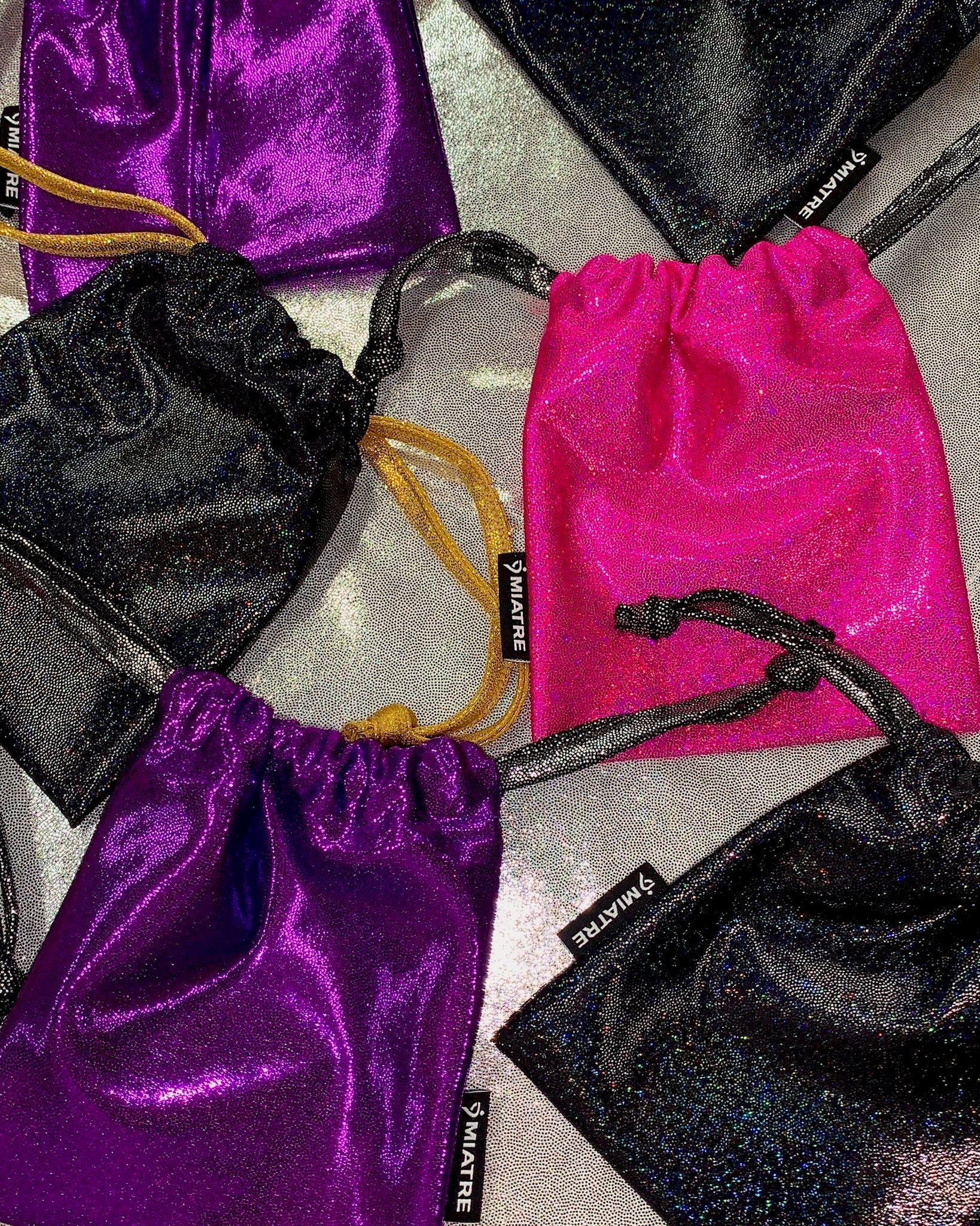 Glitterpussukka nyöreillä, 2 kokoa - Miatre - Pinkki - Pieni 12*14